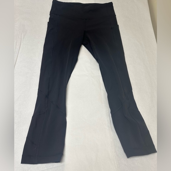 🌺Lululemon Crop Leggings🌺 - Picture 2 of 5